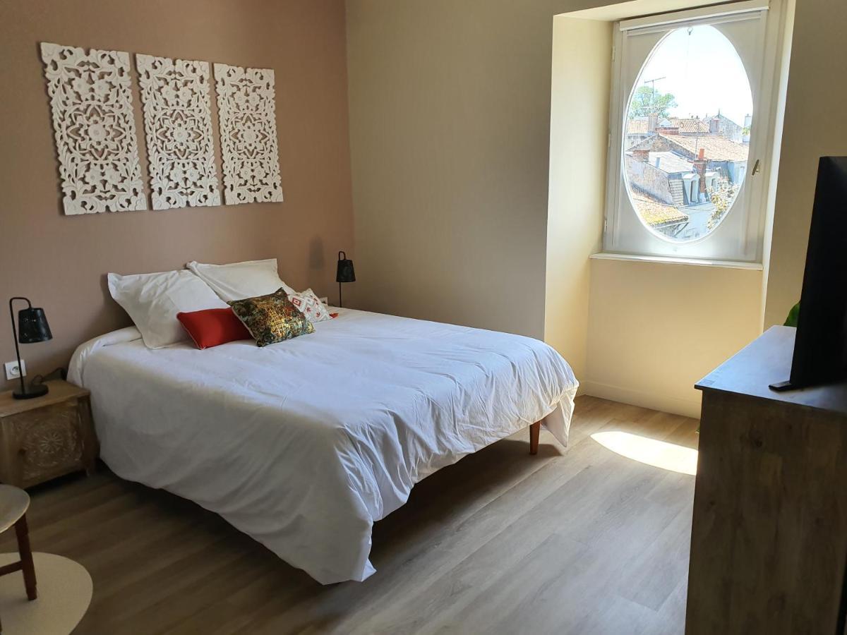Les 5 Escales Bed & Breakfast Parthenay Exterior photo