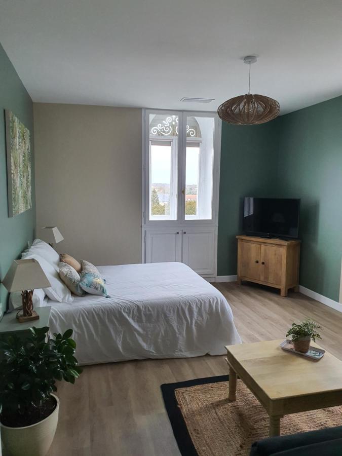 Les 5 Escales Bed & Breakfast Parthenay Exterior photo