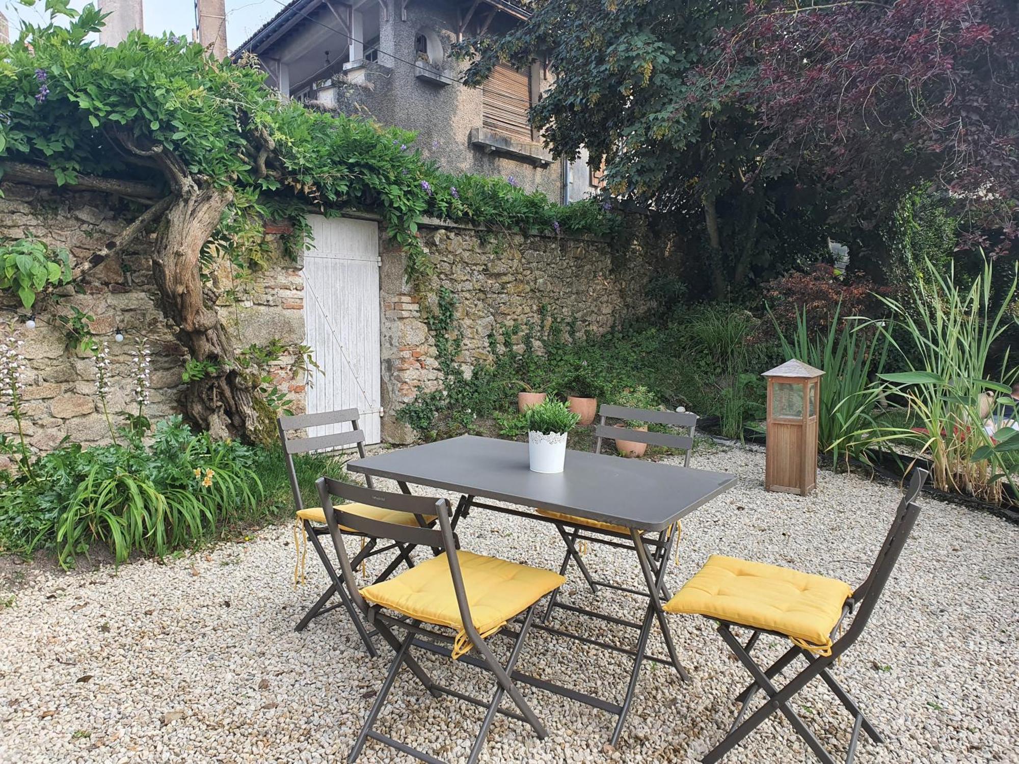 Les 5 Escales Bed & Breakfast Parthenay Exterior photo