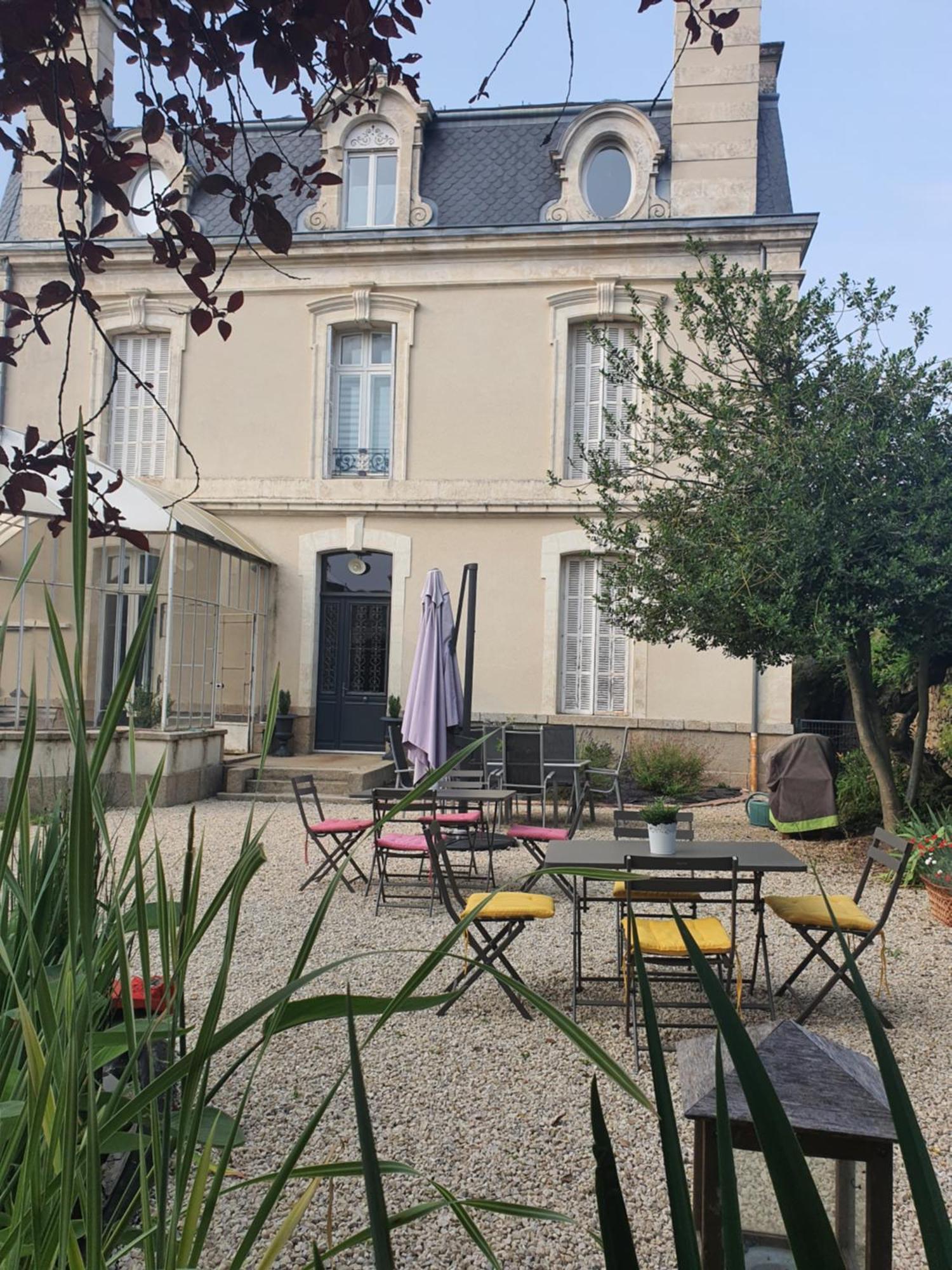 Les 5 Escales Bed & Breakfast Parthenay Exterior photo